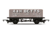 Hornby Railroad R60049 PO, A & H Betts, Plank Wagon (OO Gauge)