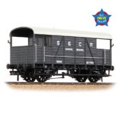 Bachmann Branchline 38-915 SE&CR 25T 'Dance Hall' Brake Van SE&CR Grey No.11902 (OO Gauge)